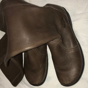 Brown leather keen boots